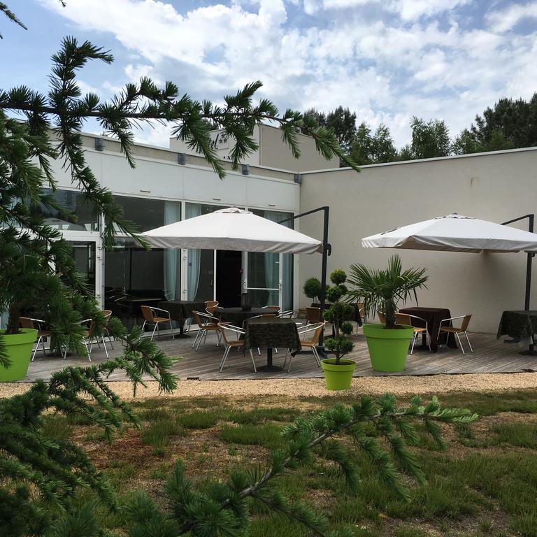 Logis Des Sittelles Hotel Montfort-le-Gesnois Exterior photo